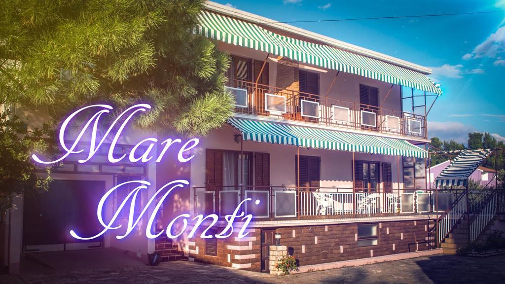 Apartments And Rooms Mare-Monti Starigrad Paklenica Esterno foto