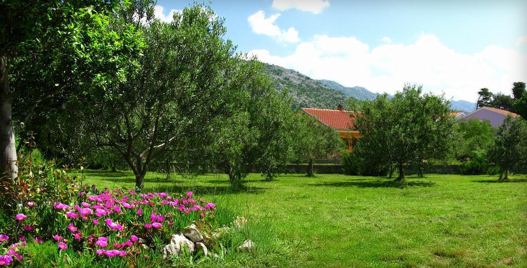 Apartments And Rooms Mare-Monti Starigrad Paklenica Esterno foto