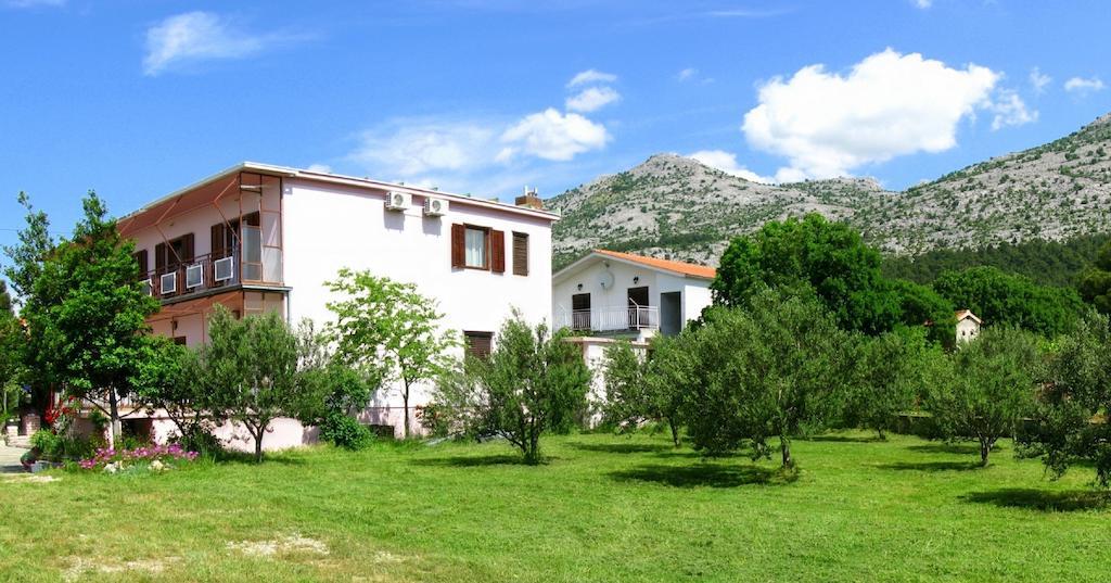 Apartments And Rooms Mare-Monti Starigrad Paklenica Esterno foto