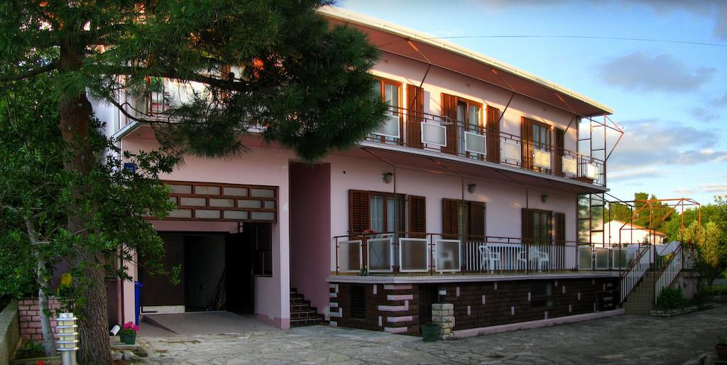 Apartments And Rooms Mare-Monti Starigrad Paklenica Esterno foto