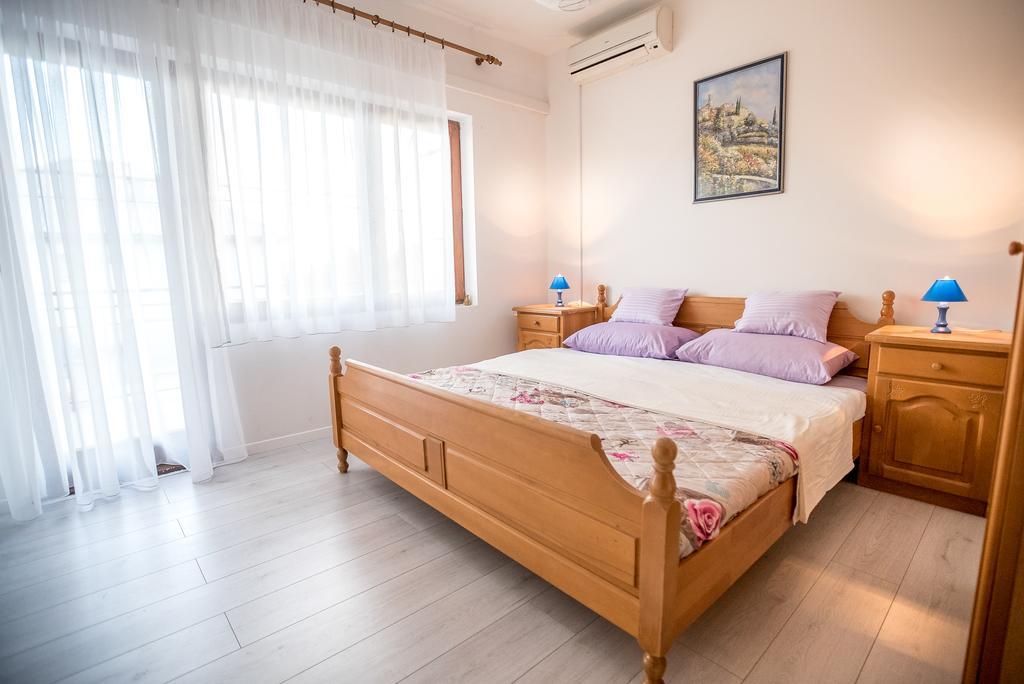 Apartments And Rooms Mare-Monti Starigrad Paklenica Esterno foto