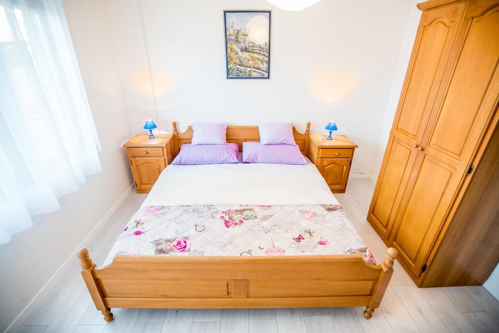 Apartments And Rooms Mare-Monti Starigrad Paklenica Esterno foto