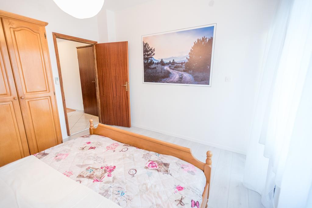 Apartments And Rooms Mare-Monti Starigrad Paklenica Esterno foto