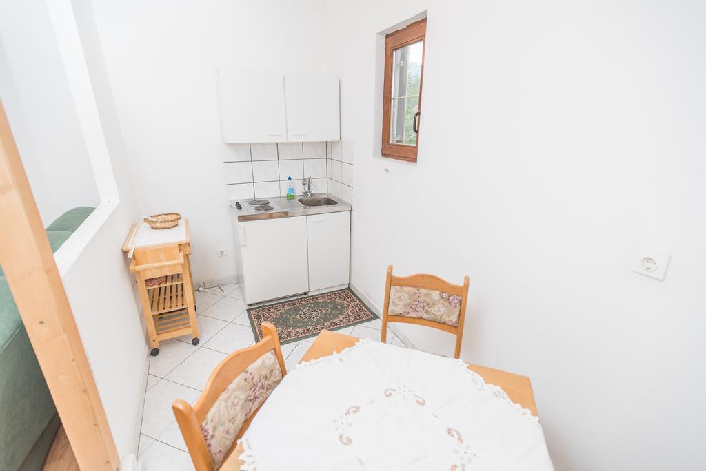 Apartments And Rooms Mare-Monti Starigrad Paklenica Esterno foto